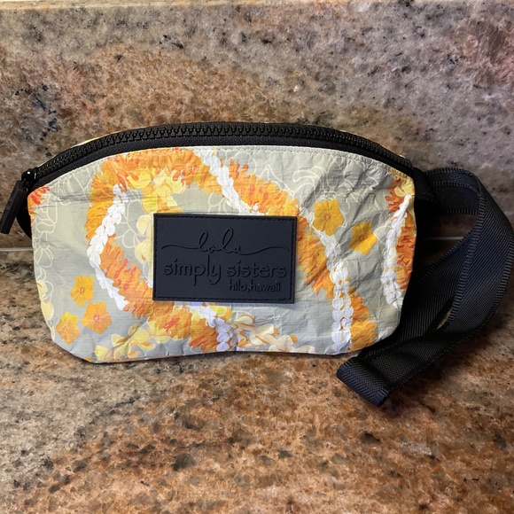 LOLA Simply Sisters Hawaiian Floral Lei Waist Bag Pouch - Picture 9 of 9